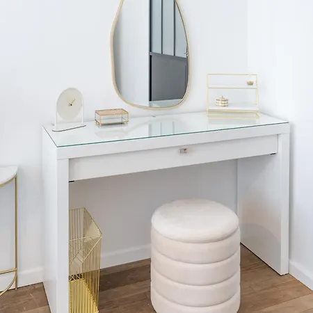 Your Serenity Bubble - Center Apartment
